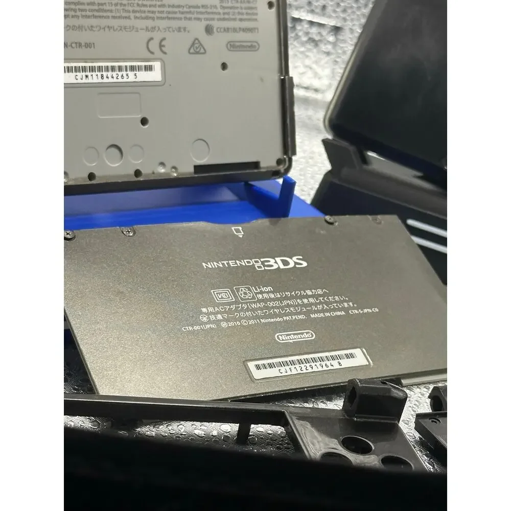 nintendo 3ds original shell authentic & used